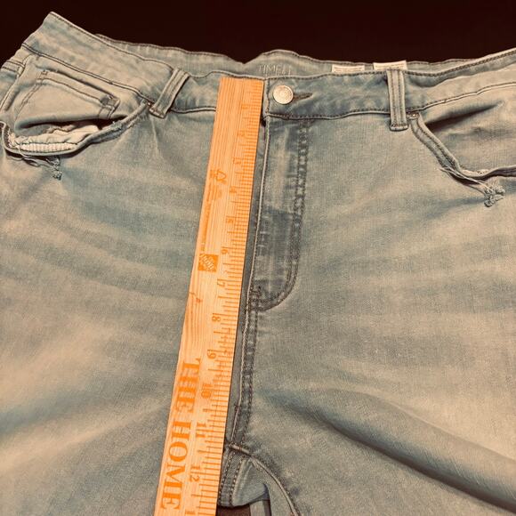 Women’s Time And Tru Straight Crop Pants Size 20 High Rise Blue Jeans Light Wash - Picture 4 of 6